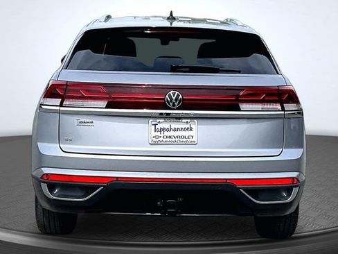 Used 2024 Volkswagen Atlas Cross Sport SE FWD image 5