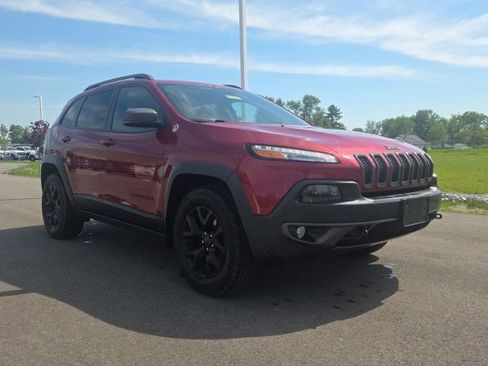 Used 2017 Jeep Cherokee Trailhawk AWD/4WD image 1