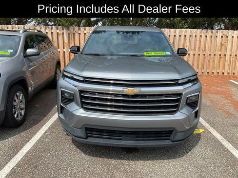 Certified 2025 Chevrolet Traverse LT FWD image 2