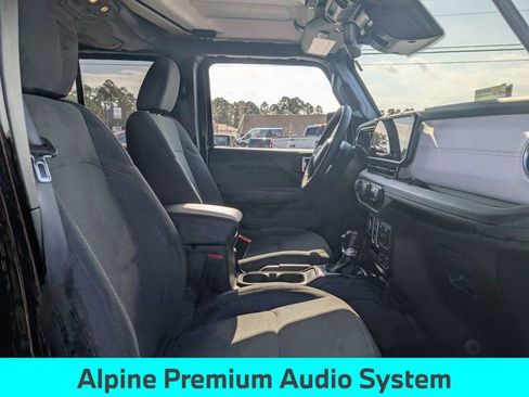 Used 2025 Jeep Wrangler Unlimited Sahara image 32