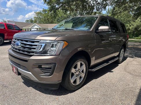 Used 2019 Ford Expedition XLT w/ Equipment Group 202A RWD image 5