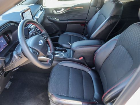 Used 2025 Ford Escape ST-Line image 9