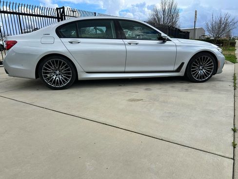 Used 2019 BMW 740e xDrive 740e xDrive iPerformance AWD 4 w/ Executive Package image 8