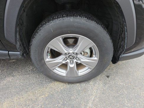 Used 2025 Toyota RAV4 XLE image 10