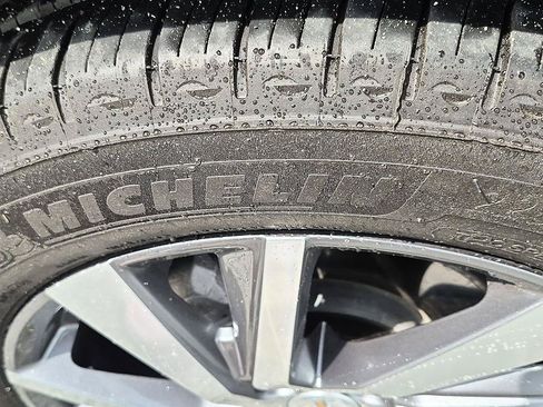 Used 2024 Chevrolet Equinox LT w/ LPO, Floor Liner Package FWD image 11