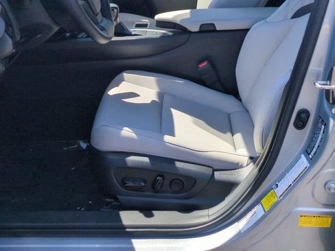 Used 2023 Lexus UX 250h FWD image 12