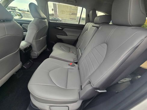 New 2026 Toyota Highlander XLE image 21