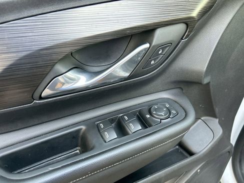 Used 2024 GMC Terrain SLE w/ Driver Convenience Package FWD image 24