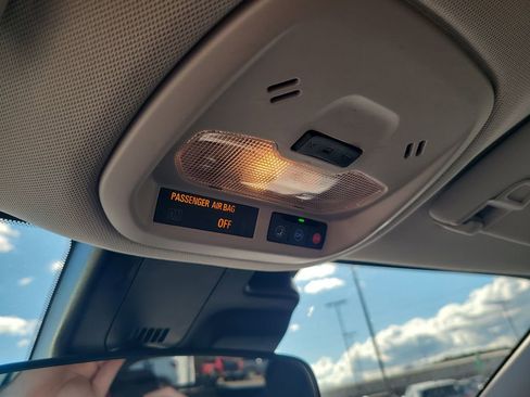 Used 2025 Chevrolet Trax LT w/ LT Convenience Package image 20