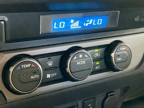 Used 2021 Toyota Tacoma TRD Off-Road image 11