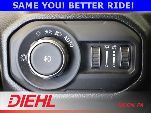 Used 2022 Jeep Wrangler Unlimited Rubicon w/ LED Lighting Group image 31