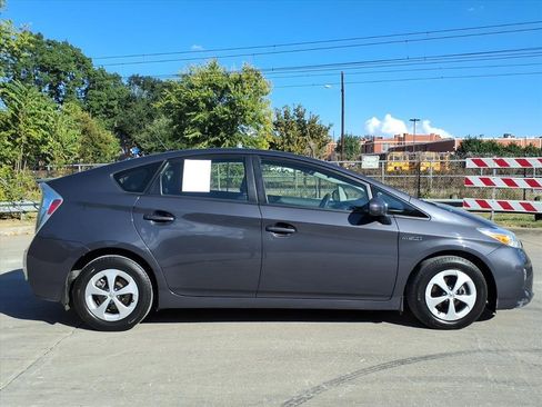 Used 2014 Toyota Prius One image 2