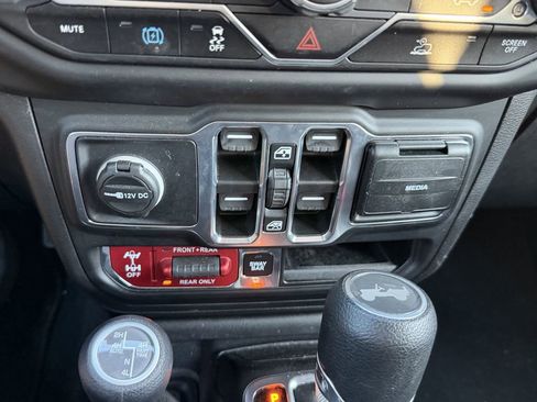 Used 2023 Jeep Wrangler Unlimited Rubicon 4xe AWD/4WD image 24