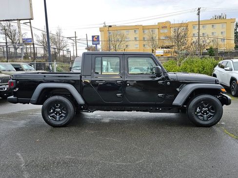 New 2026 Jeep Gladiator Sport image 9