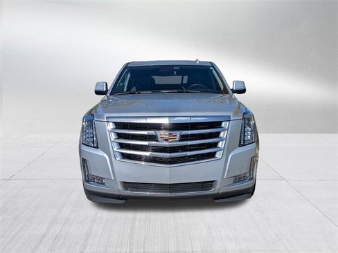 Used 2020 Cadillac Escalade Luxury image 2