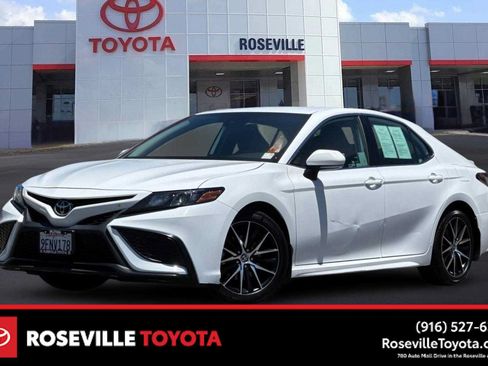 Certified 2023 Toyota Camry SE FWD image 1