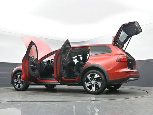 Used 2025 Volvo V60 B5 Cross Country Plus AWD/4WD image 53