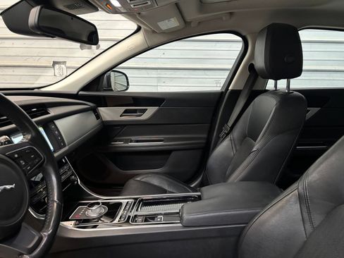 Used 2016 Jaguar XF Prestige AWD/4WD image 24