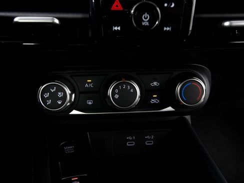 Used 2025 Nissan Kicks SV image 26