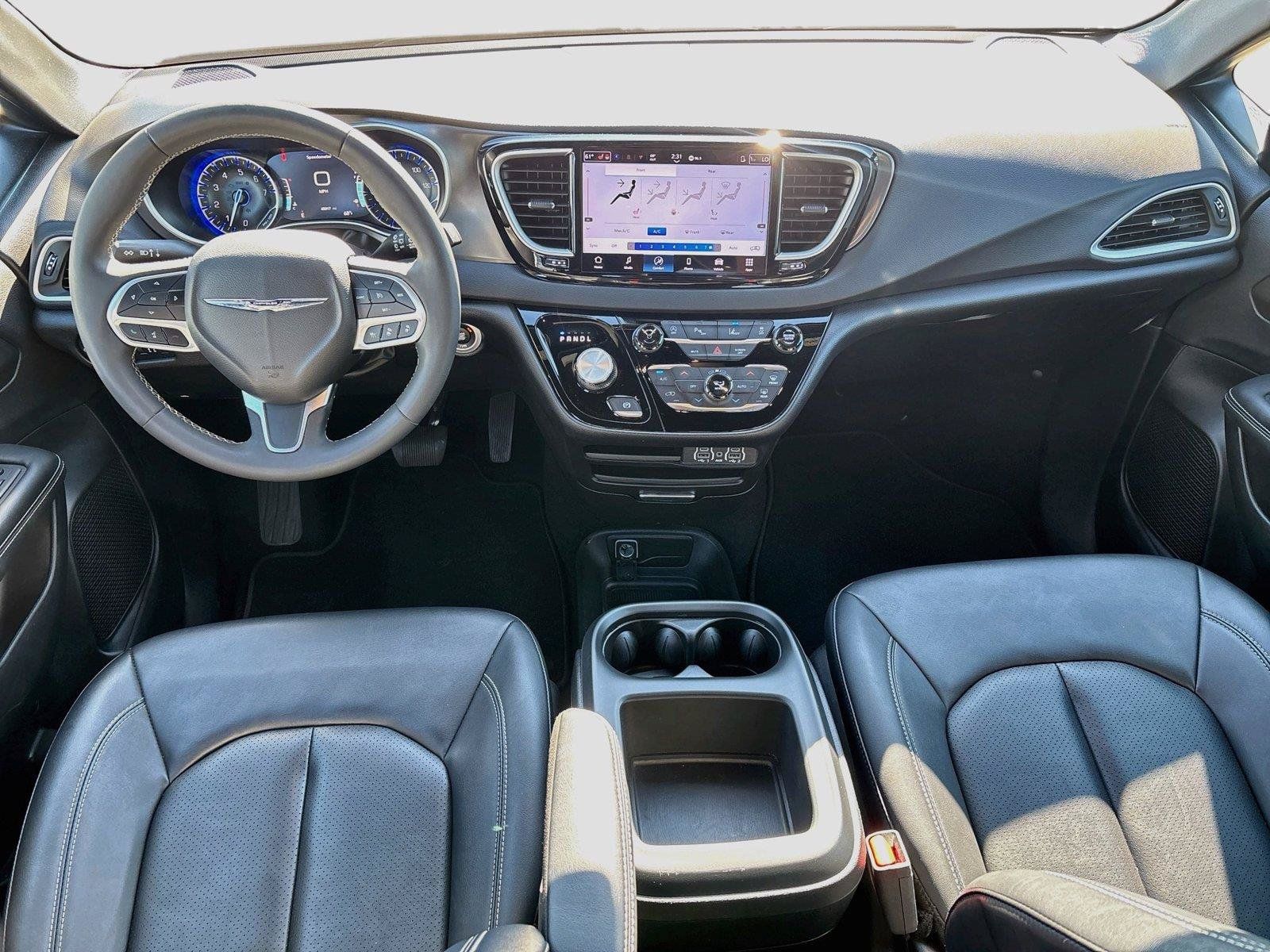 Certified 2025 Chrysler Pacifica Select FWD image 31