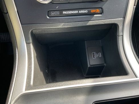 Used 2022 Ford Edge SE w/ Black Appearance Package image 18