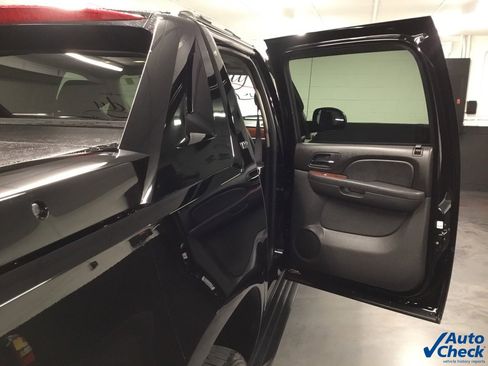 Used 2012 Chevrolet Avalanche LTZ image 35