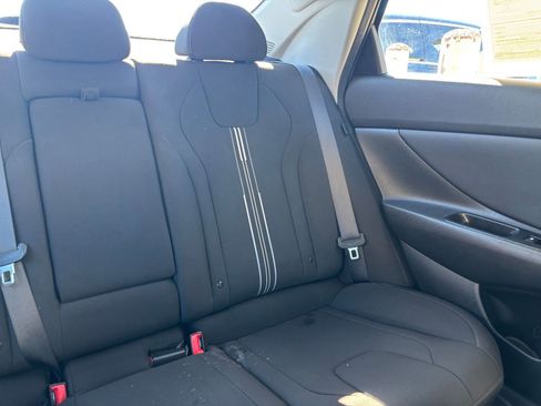 Used 2025 Hyundai Elantra SEL image 38