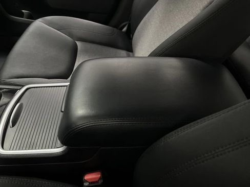 Used 2023 Chrysler 300 Touring w/ Sport Appearance Package image 18