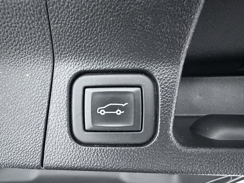 Used 2020 GMC Acadia SLE w/ Driver Convenience Package FWD image 32