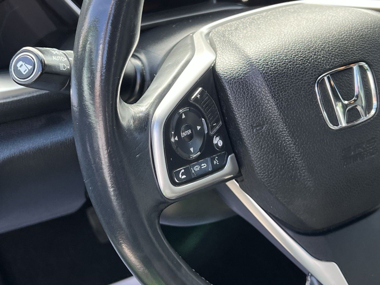 Used 2017 Honda Civic Touring image 30