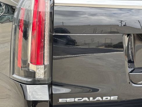 Used 2019 Cadillac Escalade Premium Luxury RWD image 37