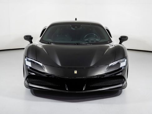Used 2022 Ferrari SF90 Stradale image 7