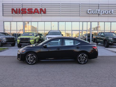 Used 2025 Nissan Sentra SR w/ SR Premium Package image 3