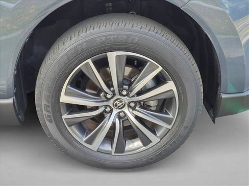 Certified 2021 Toyota Venza LE w/ Carpet Mat Package (TMS) AWD/4WD image 22
