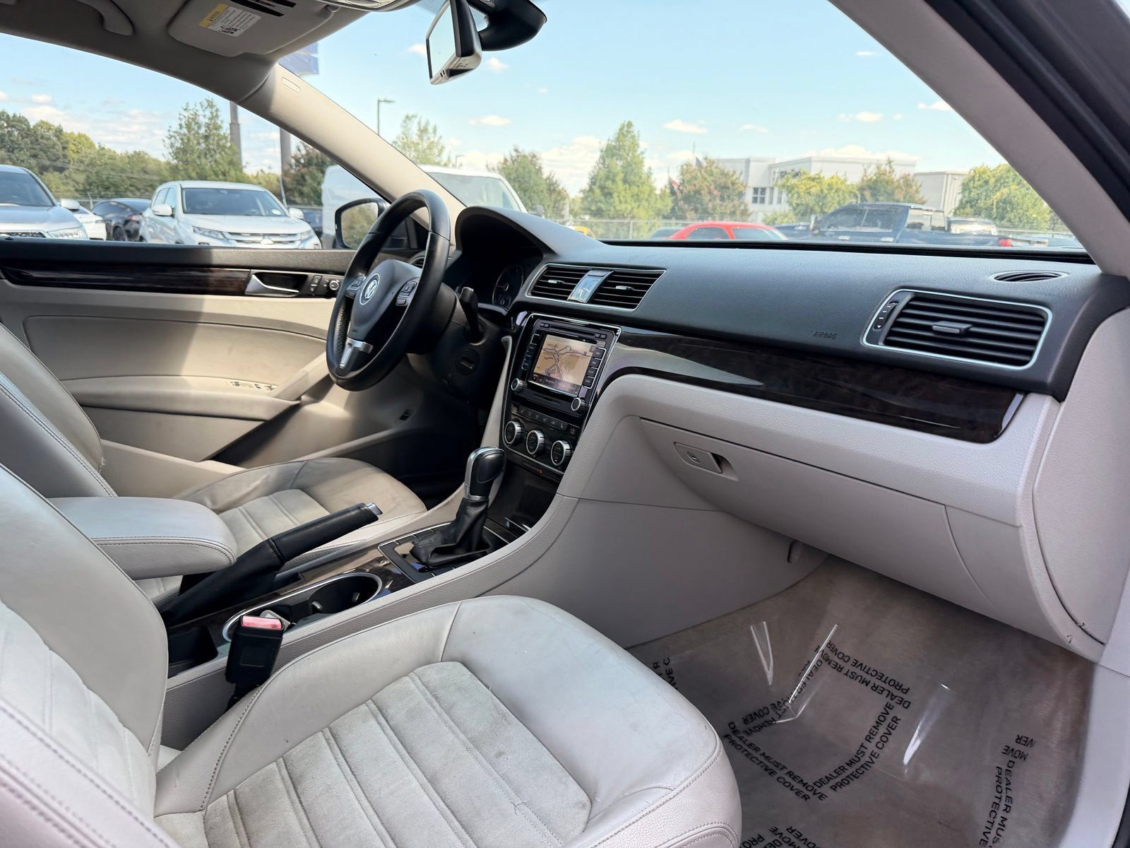 Used 2015 Volkswagen Passat TDI SEL Premium FWD image 23