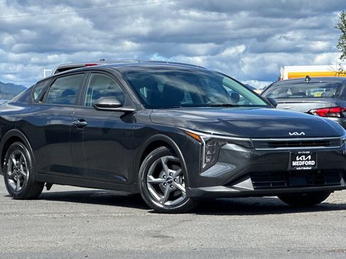 Used 2025 Kia K4 FWD image 2
