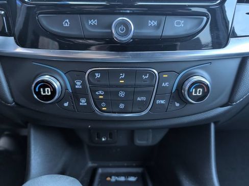 Used 2023 Chevrolet Traverse LT FWD image 19