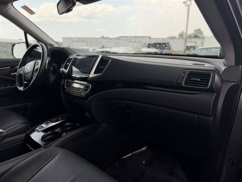 Used 2016 Honda Pilot Touring image 20