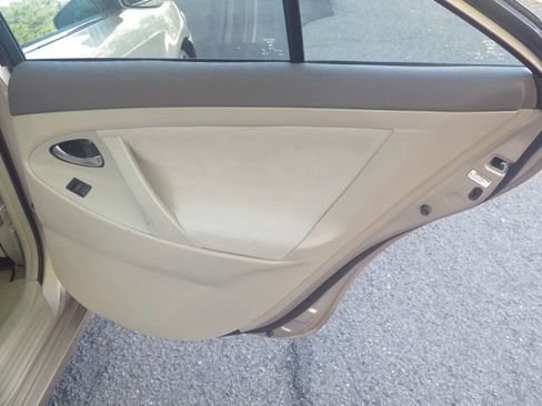 Used 2008 Toyota Camry LE FWD image 19