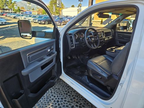 Used 2018 RAM 2500 Tradesman w/ Power & Remote Entry Group image 9