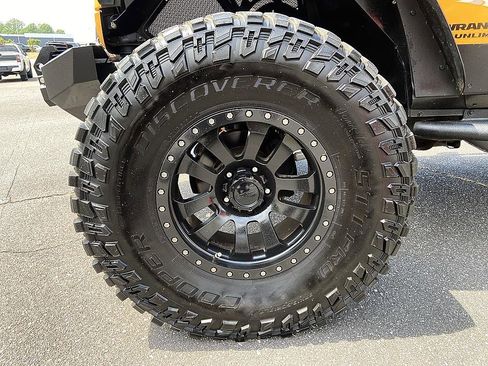 Used 2012 Jeep Wrangler Unlimited Sahara AWD/4WD image 8