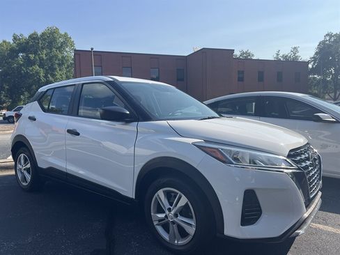 Used 2021 Nissan Kicks S FWD image 3