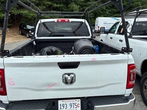 Used 2024 RAM 2500 Tradesman w/ Chrome Appearance Group AWD/4WD image 5