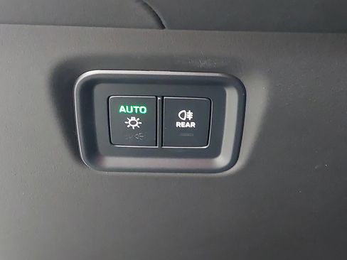 Certified 2024 Porsche Cayenne Coupe AWD/4WD image 28