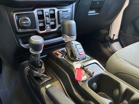 Used 2025 Jeep Wrangler Unlimited Sahara AWD/4WD image 42