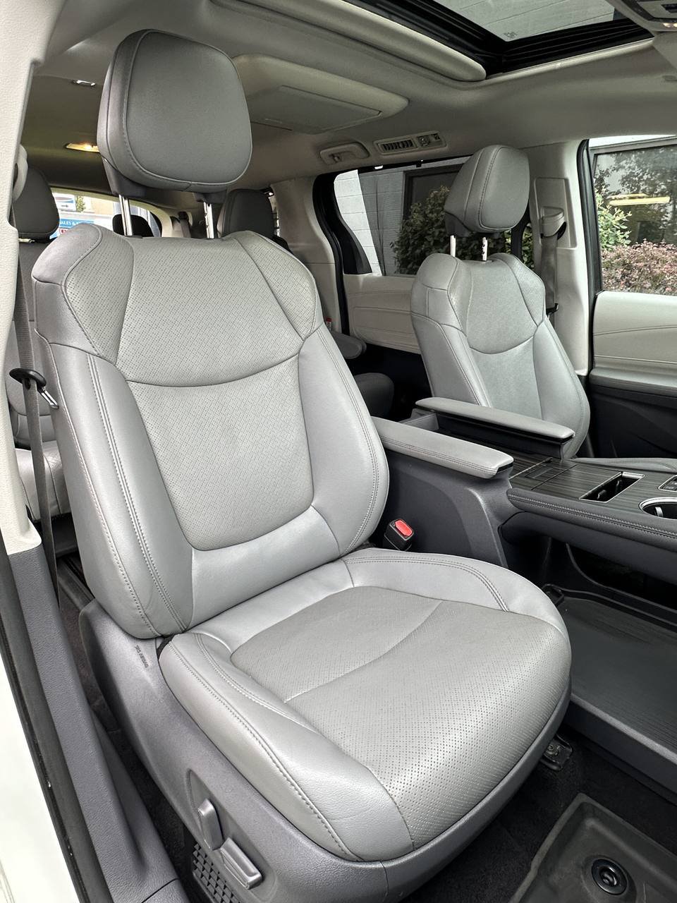 Used 2021 Toyota Sienna Limited AWD/4WD image 24