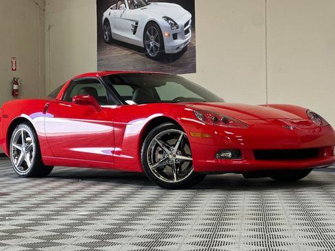 Used 2011 Chevrolet Corvette Coupe w/ Preferred Equipment Group RWD image 2