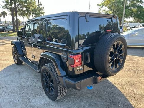 Used 2022 Jeep Wrangler Unlimited Sahara AWD/4WD image 3