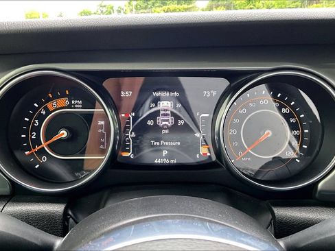 Used 2023 Jeep Wrangler Unlimited Sahara AWD/4WD image 14