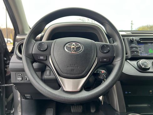 Used 2016 Toyota RAV4 LE AWD/4WD image 19